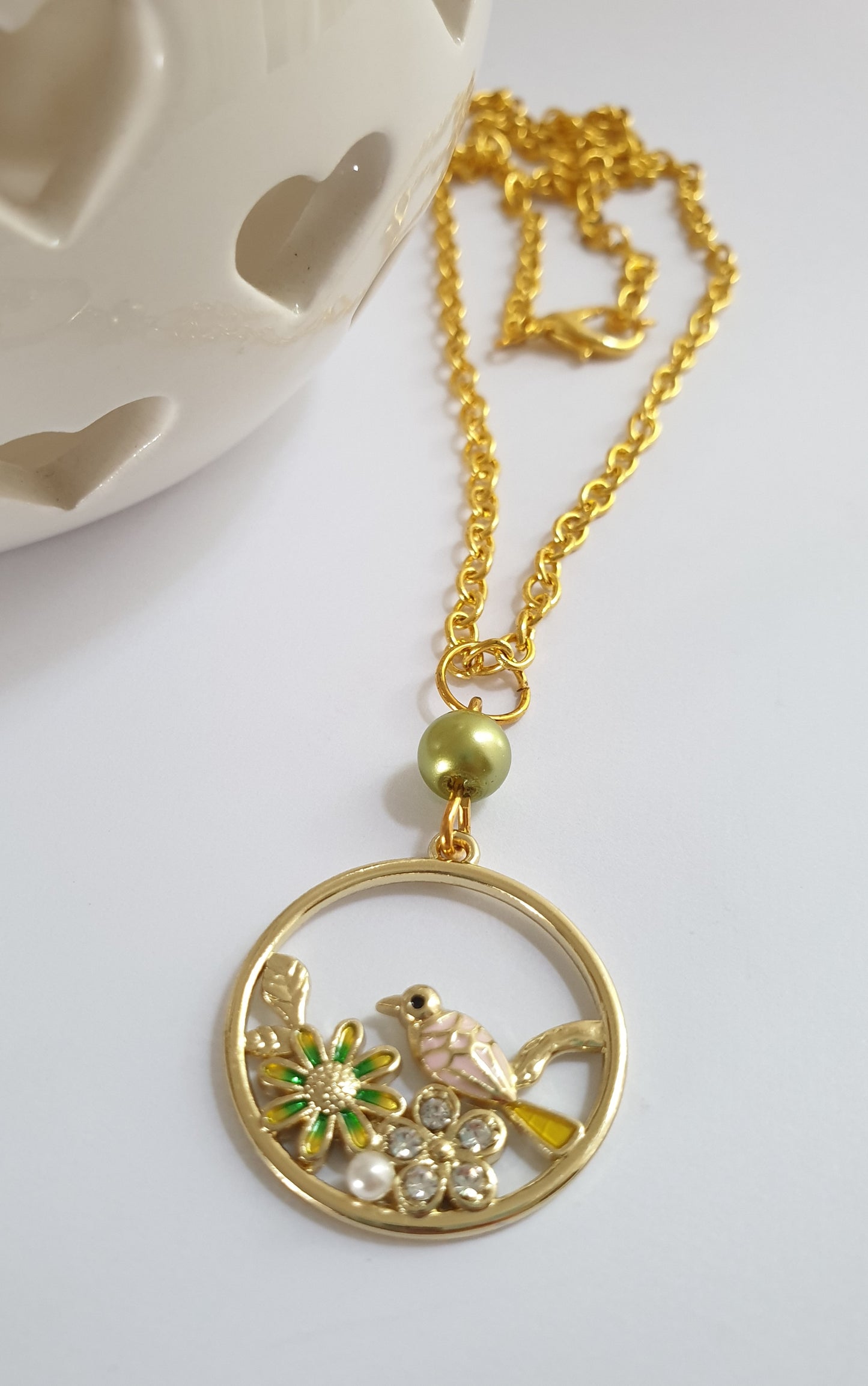 Gold Tone Bird and Flowers Circle Pendant Necklace. Bird Jewellery, Bird Jewelry