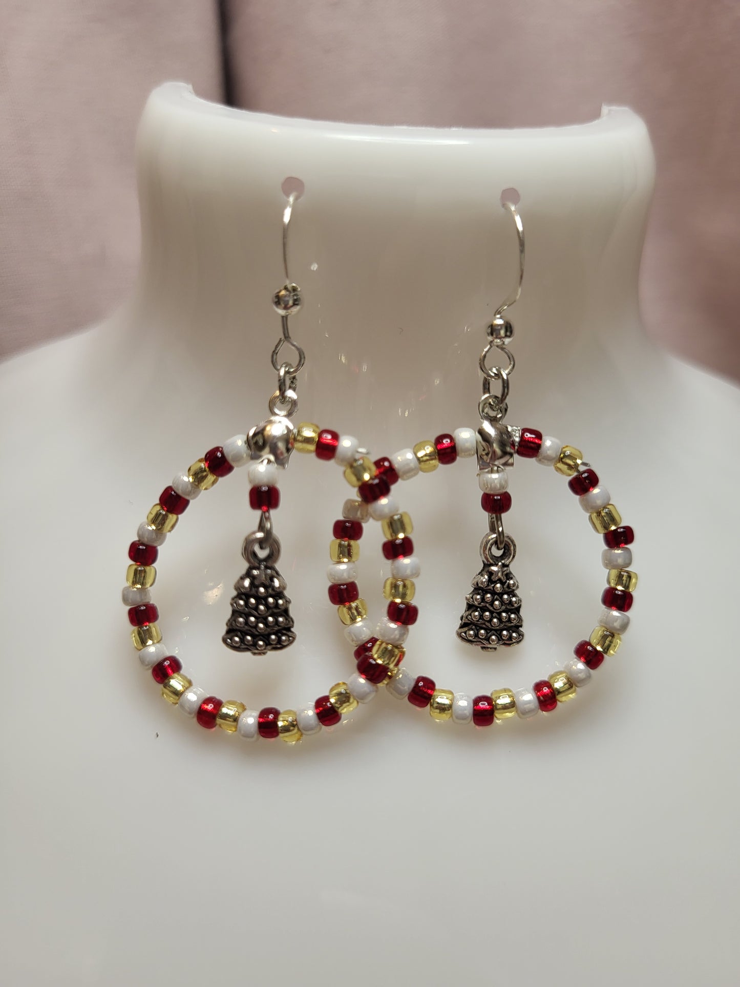 Red,White and Gold Christmas Tree Beaded Ring Earrings. Clip On or Nickel Free Wires. Christmas Lover. Beaded Jewellery