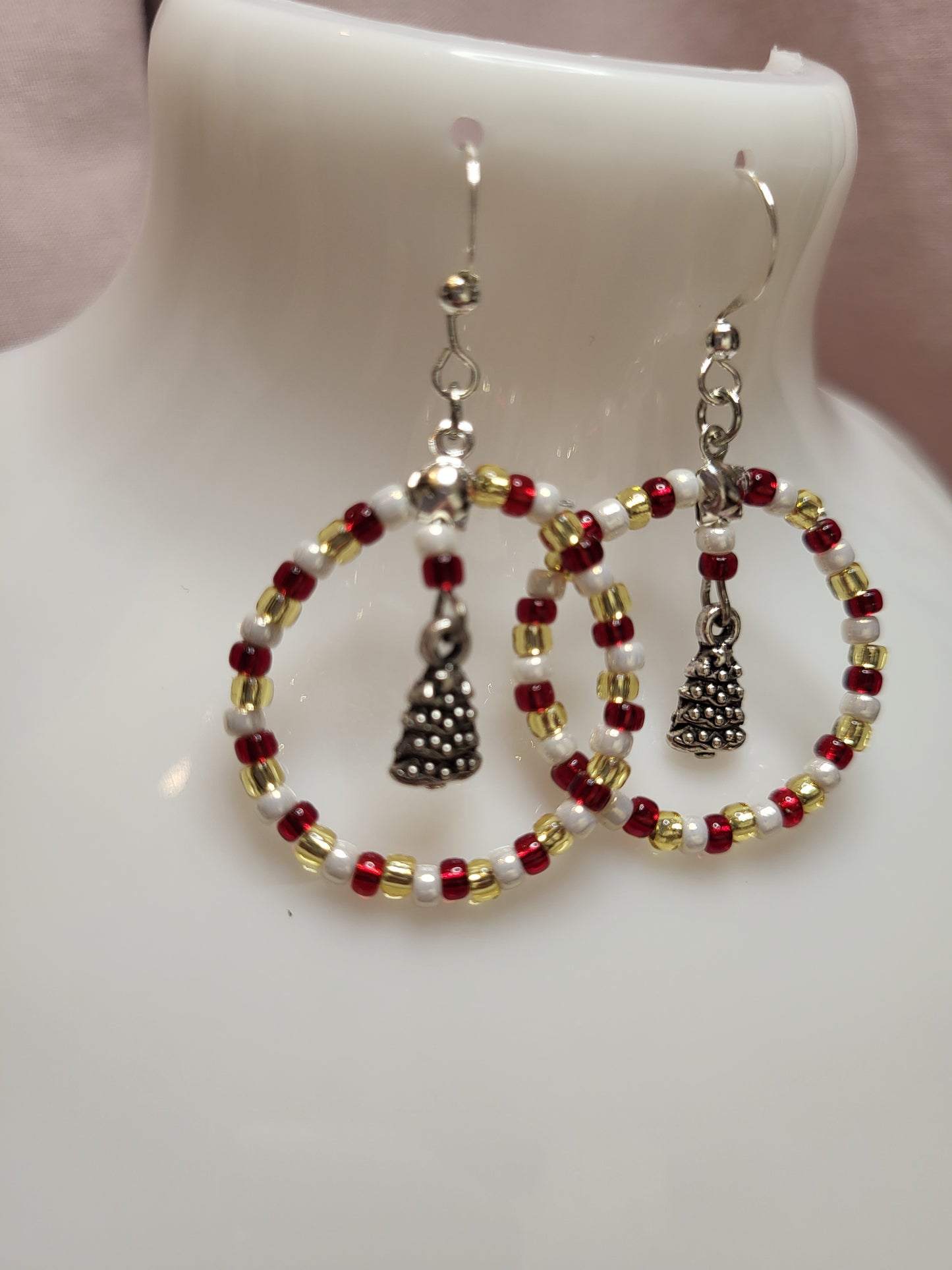 Red,White and Gold Christmas Tree Beaded Ring Earrings. Clip On or Nickel Free Wires. Christmas Lover. Beaded Jewellery
