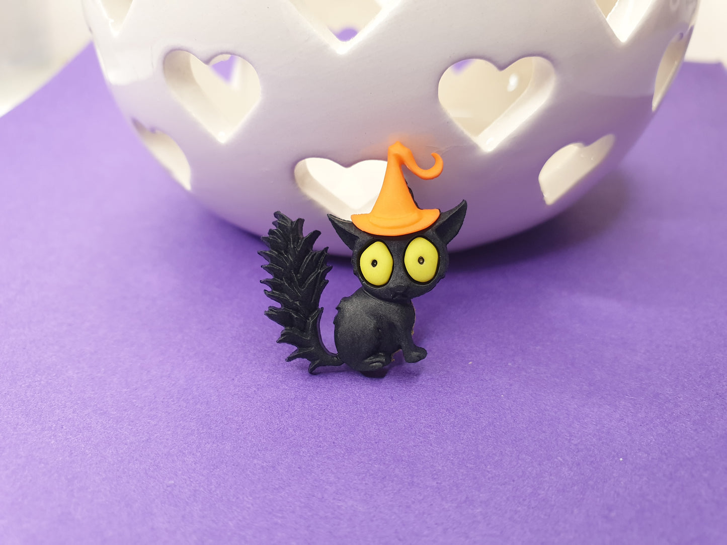 Black Cat Pins. Spooky Pin. Cat Lover Gift. Halloween Jewellery. Halloween Pin. Halloween Costume. Witches Cat. Cat Jewelry, Cat Brooch.