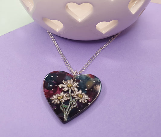 Heart Shaped Daisy Necklace. Daisy Necklace. Heart Pendant. Daisy Jewellery. Flower Necklace.