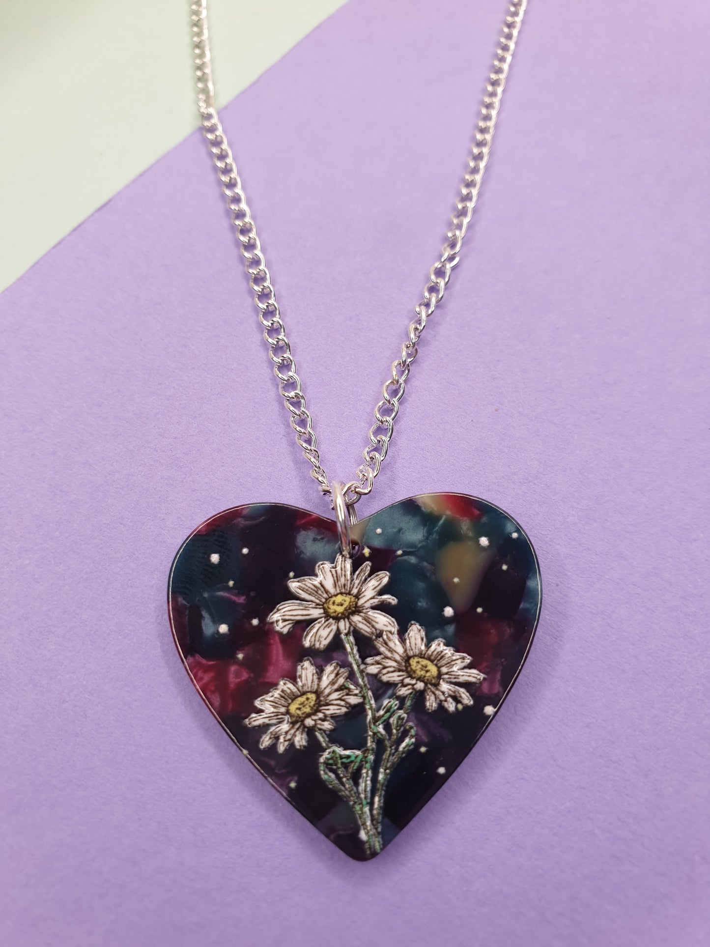 Heart Shaped Daisy Necklace. Daisy Necklace. Heart Pendant. Daisy Jewellery. Flower Necklace.