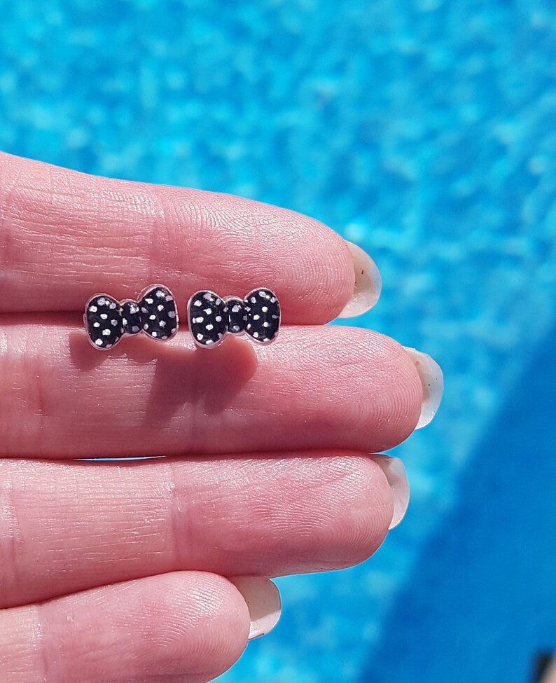 Small dot store earrings